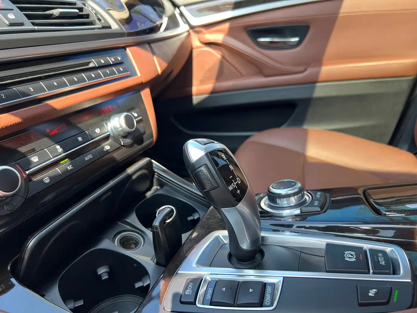 BMW 5 Series 2014 525Li Leading фото 12