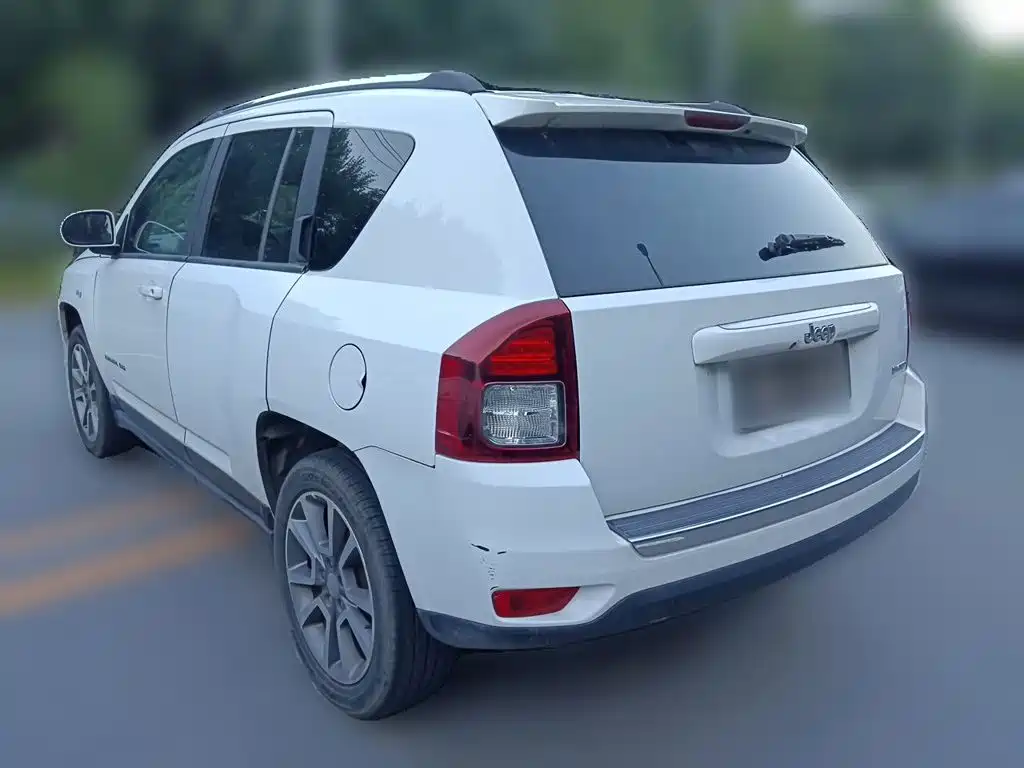 Jeep Compass (Import) 2016 2014 2.4L 4WD Luxury Navigation Edition