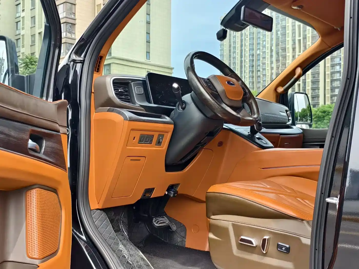 Juntian Granvia 2024 2025 High Roof 2WD Starlight Edition