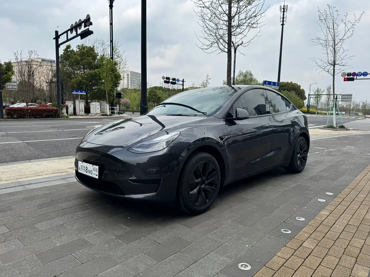 TESLA MODEL Y