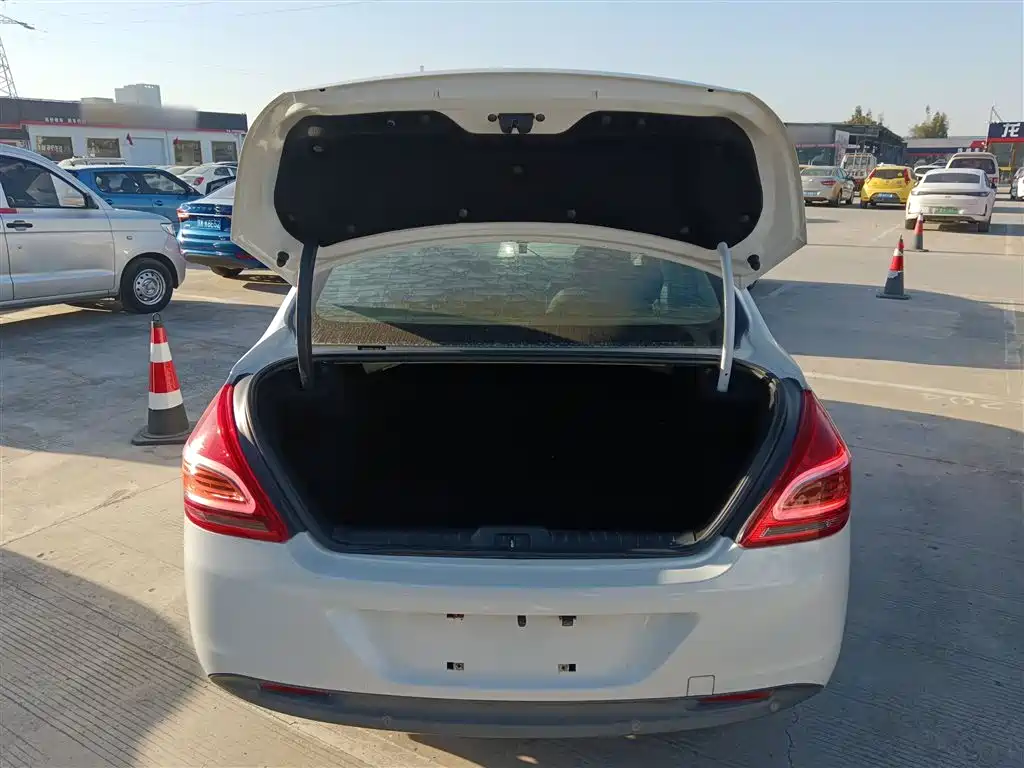 Peugeot 308 2014 Model Joy Edition Classic 1.6L Manual Superior Style фото 9