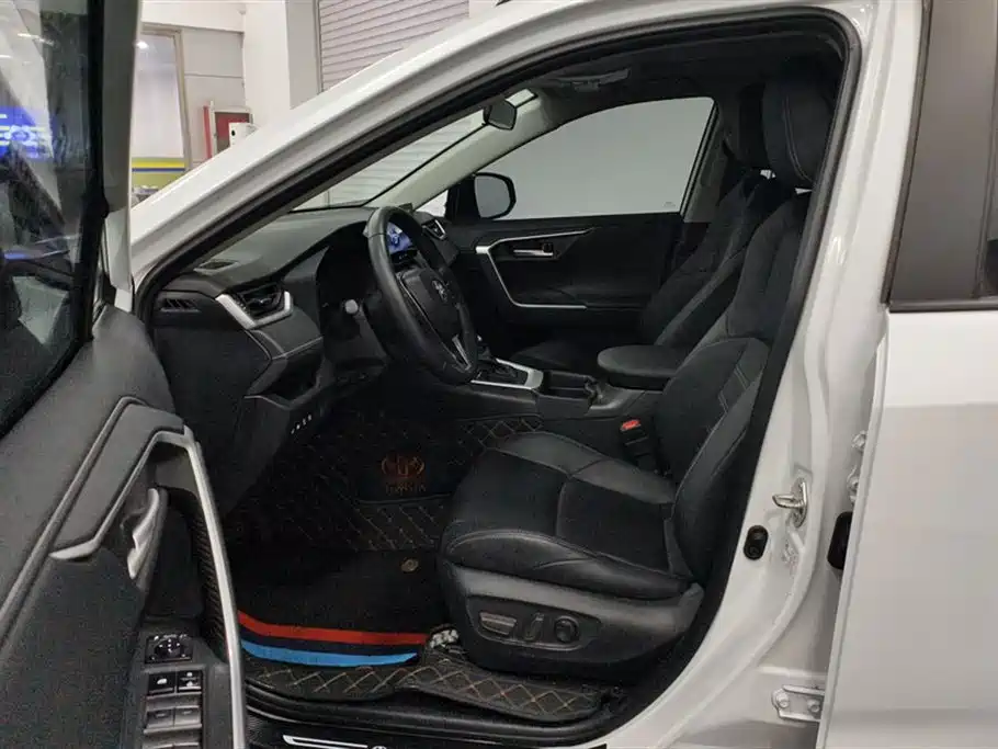 Toyota Wildlander 2023 2.0L CVT FWD Luxury PLUS фото 9