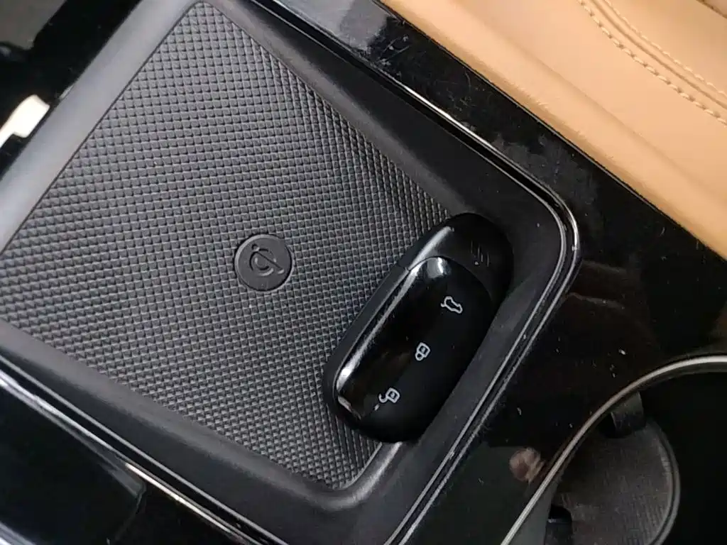 Фото 9 - Li Auto Li ONE