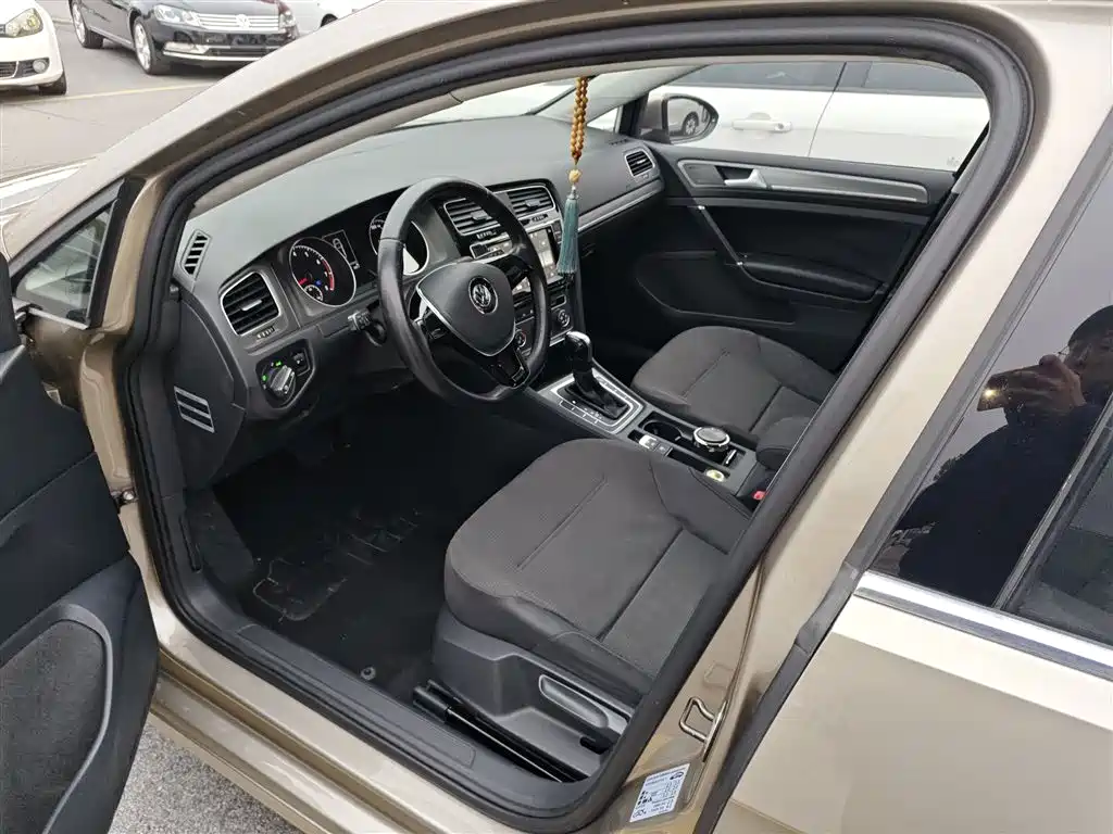 Volkswagen Golf 2015 1.6L Automatic Comfort фото 7