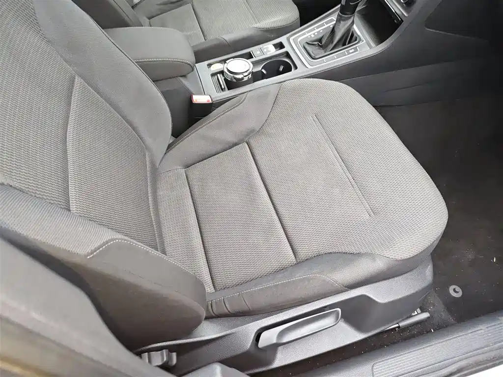 Volkswagen Golf 2015 1.6L Automatic Comfort фото 17