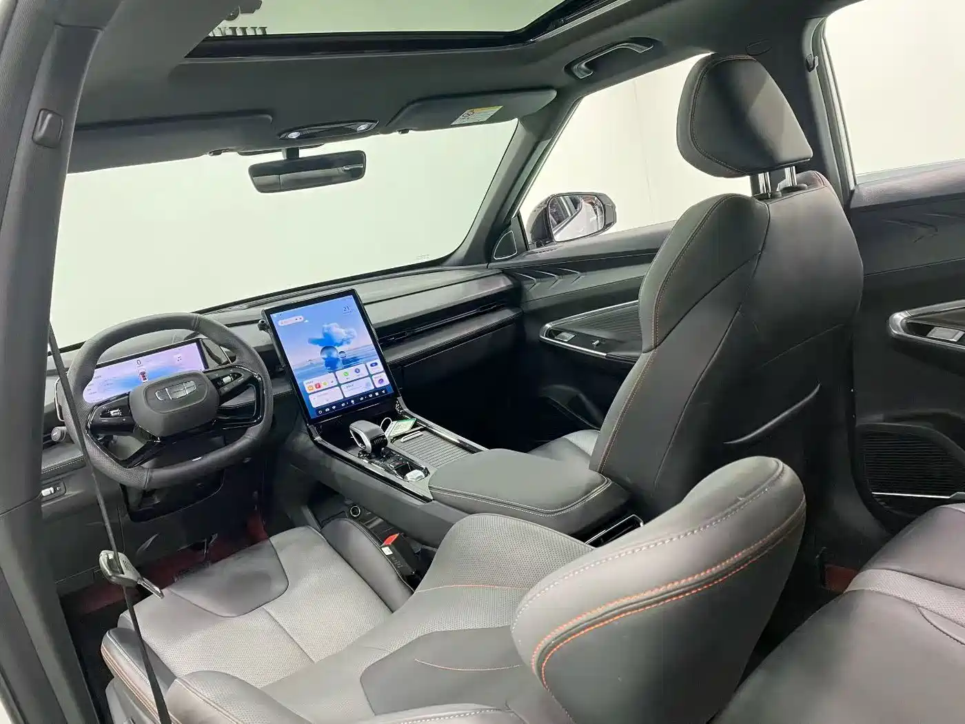 Photo 6 - Geely Atlas