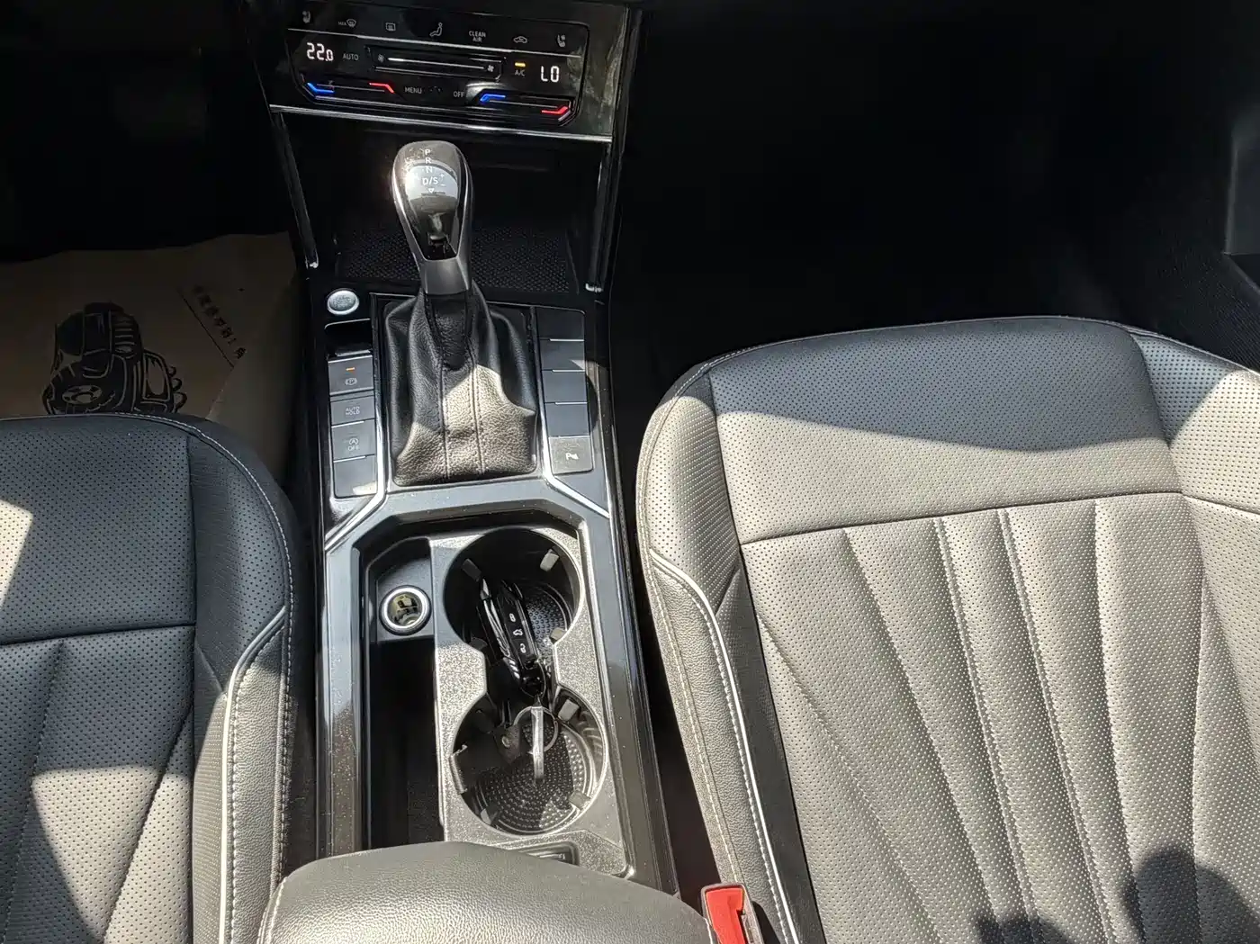 Volkswagen Passat 2024 380TSI Starlight Luxury Edition фото 11
