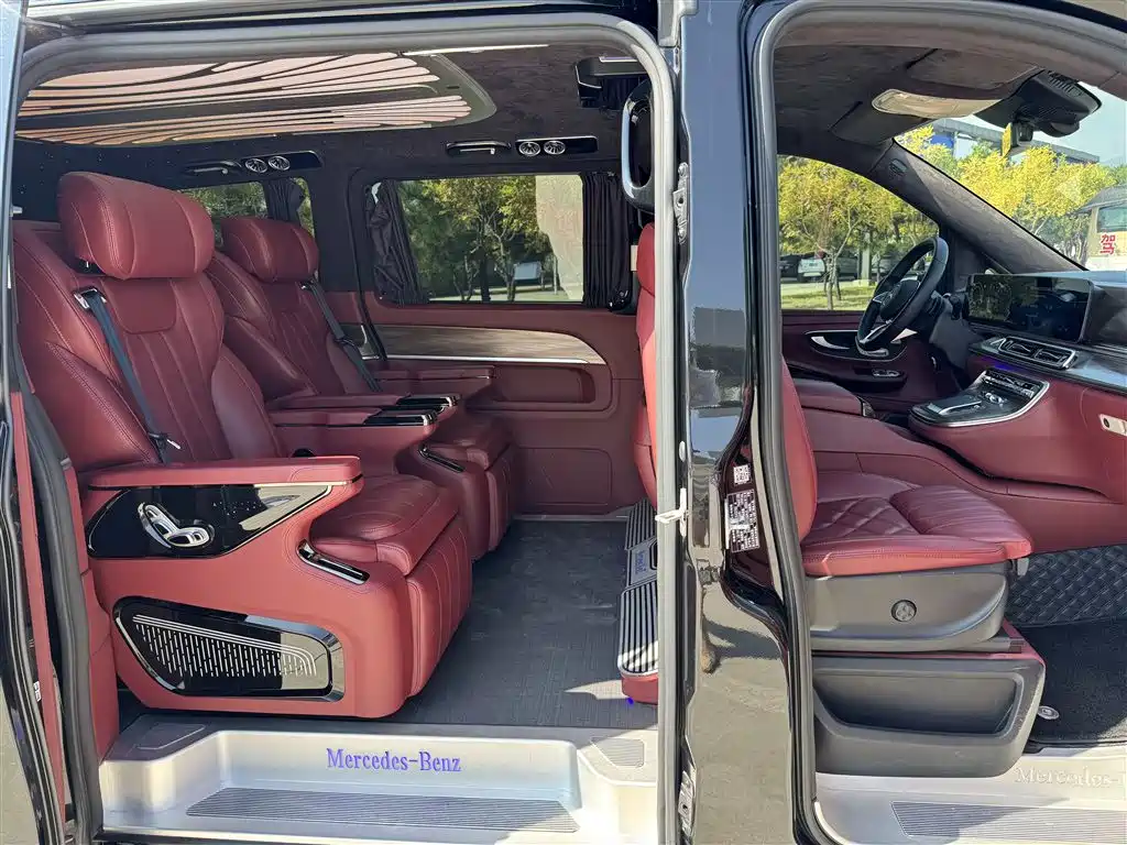 Mercedes-Benz V-Class 2025 2024 V 300 Pilot Edition