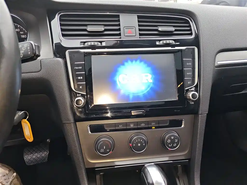Volkswagen Golf 2015 1.6L Automatic Comfort фото 5