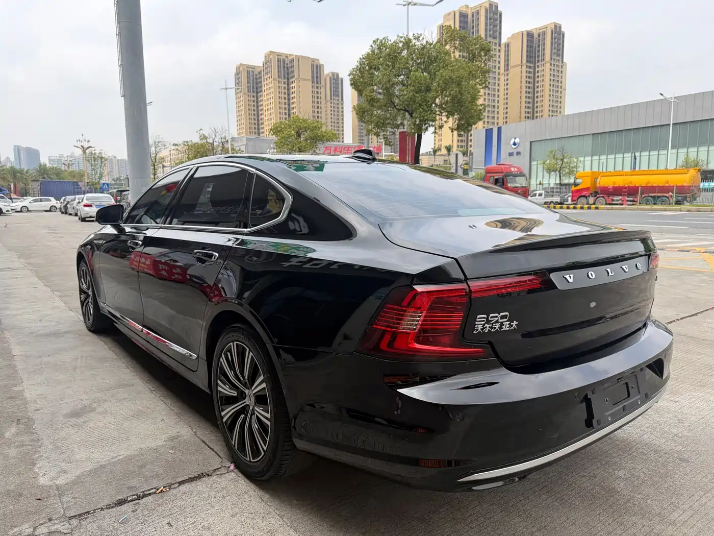 VOLVO S90