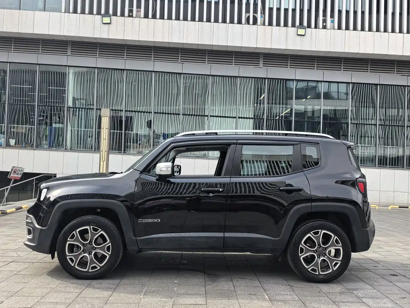Jeep Renegade 2019 2018 Connected Large Screen Edition 180TS Automatic AWD All-round