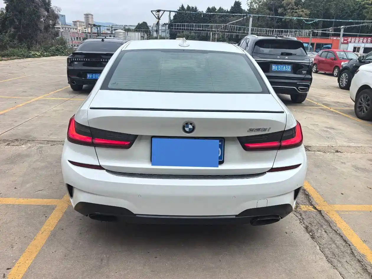 Photo 12 - BMW 3 Series