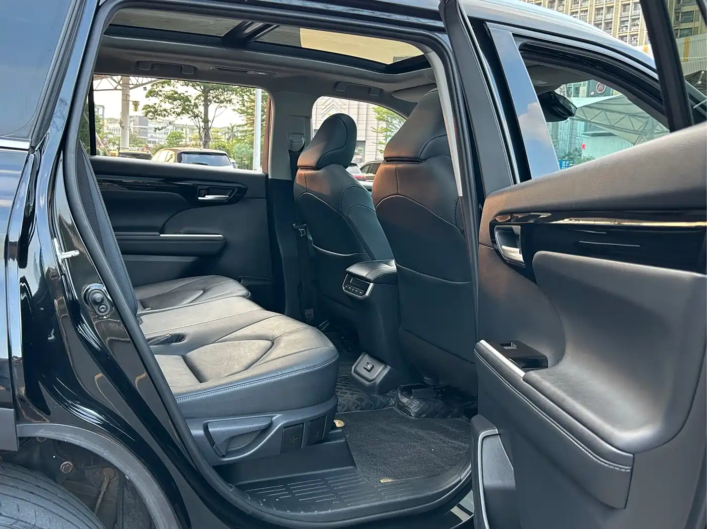 TOYOTA HIGHLANDER