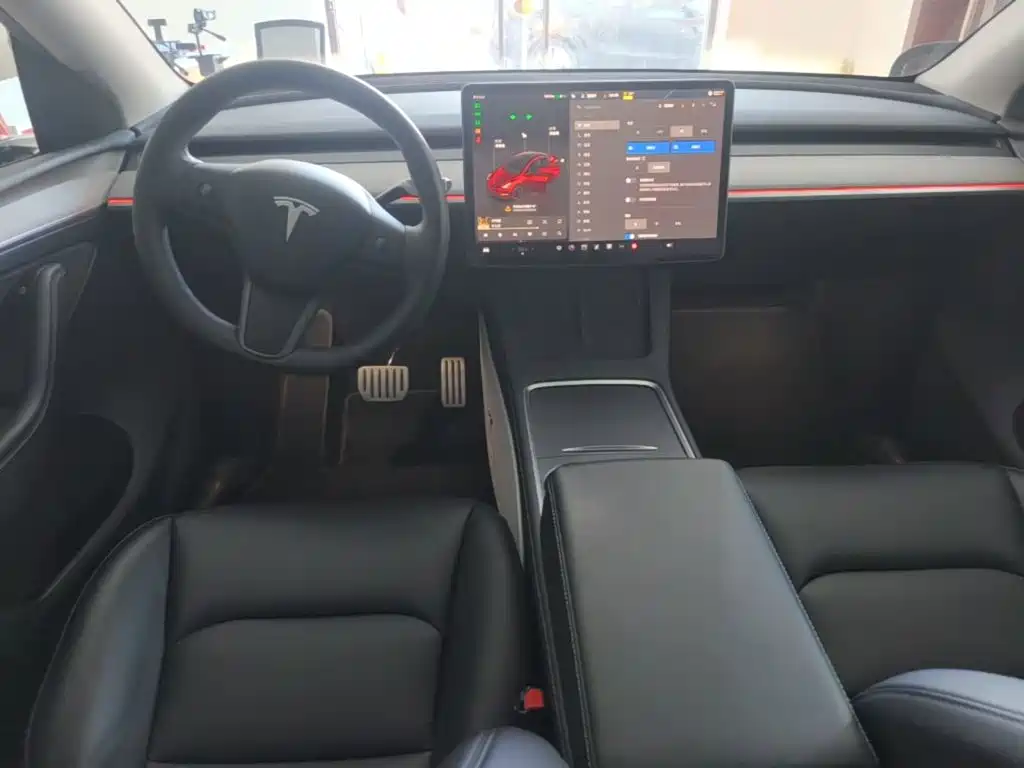 Photo 10 - Tesla Model Y