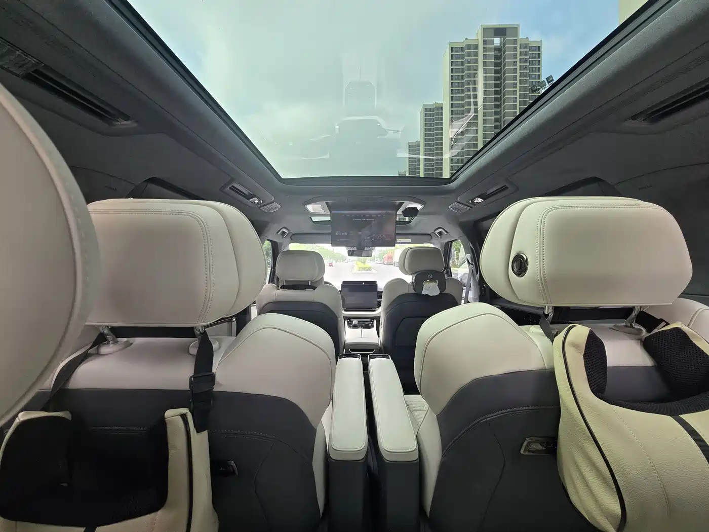 ZEEKR 009 2025 2024 6-seat Executive AWD 108kWh