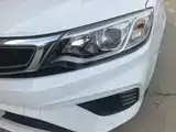 Фото 24 - Geely Vision