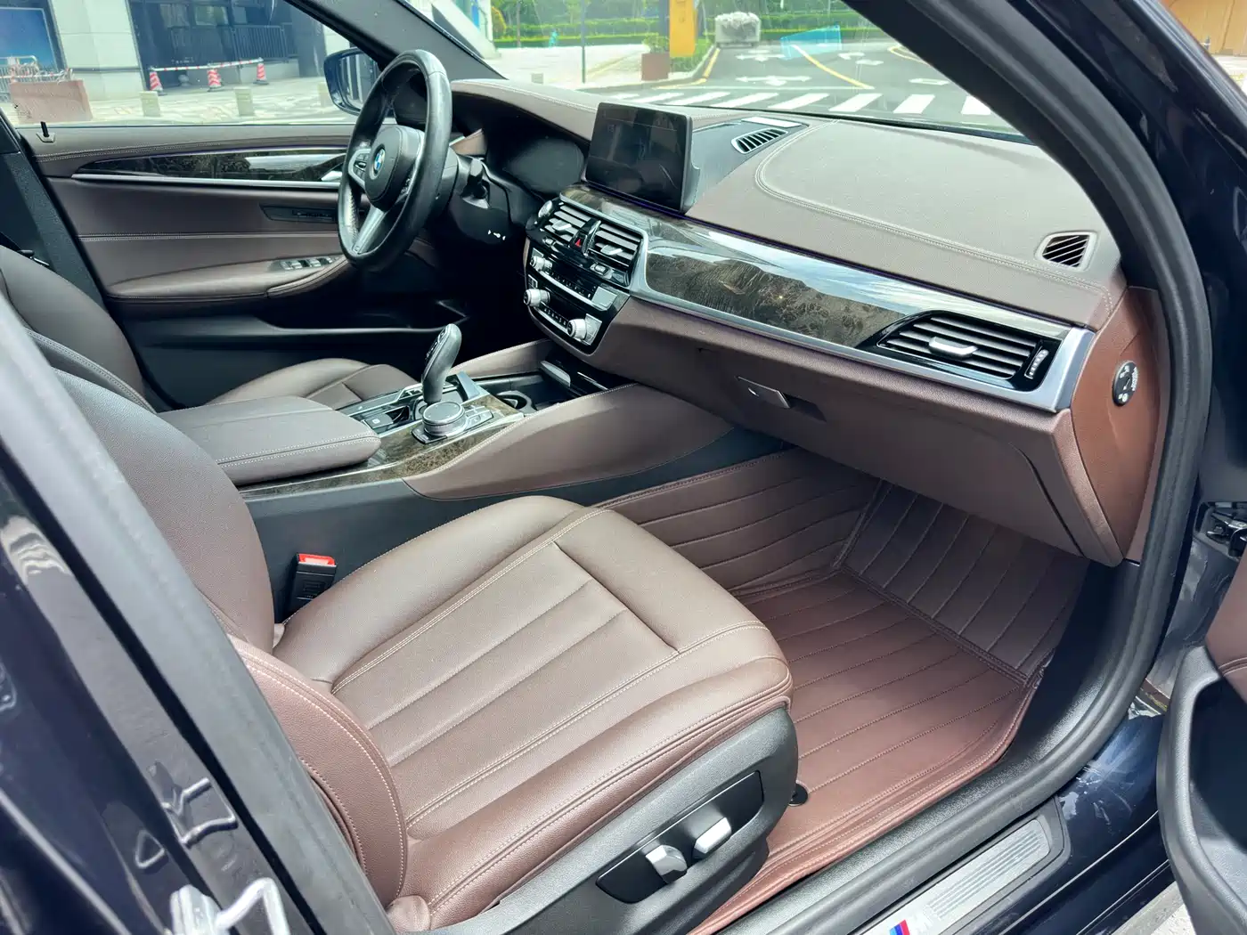 BMW 5 Series 2020 525Li M Sport Package фото 11