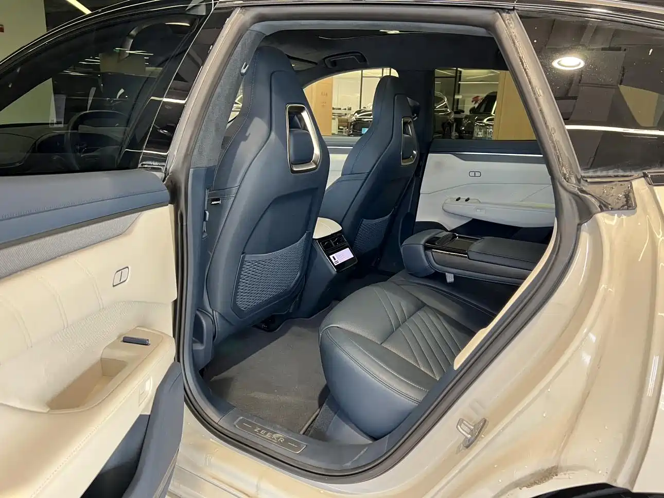 ZEEKR EXTREME KRYPTON 001