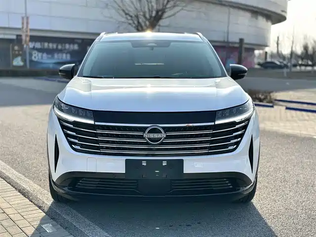 NISSAN EXPLORING THE LAND