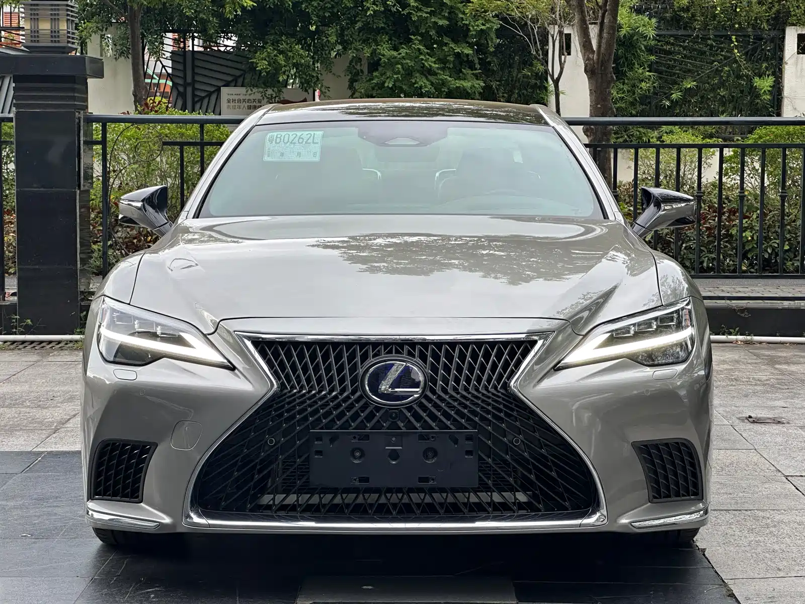 Фото 2 - Lexus LS