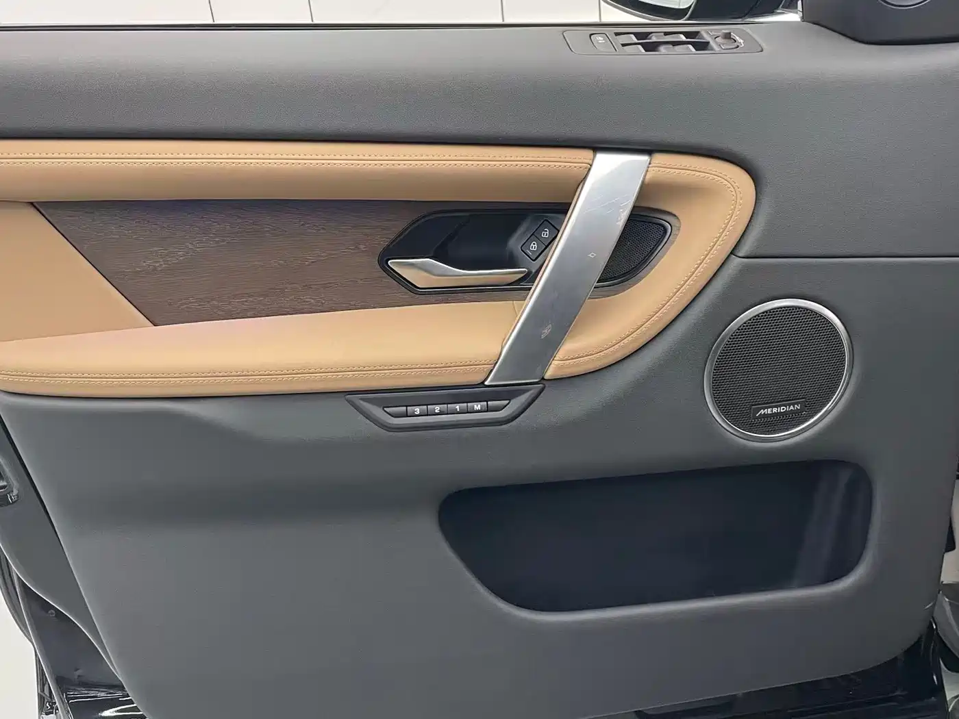 LAND ROVER DISCOVER SPORTS