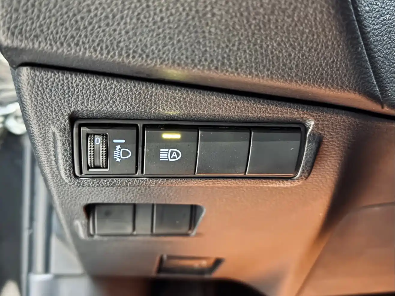 TOYOTA COROLLA SHARP AMPLIFIER