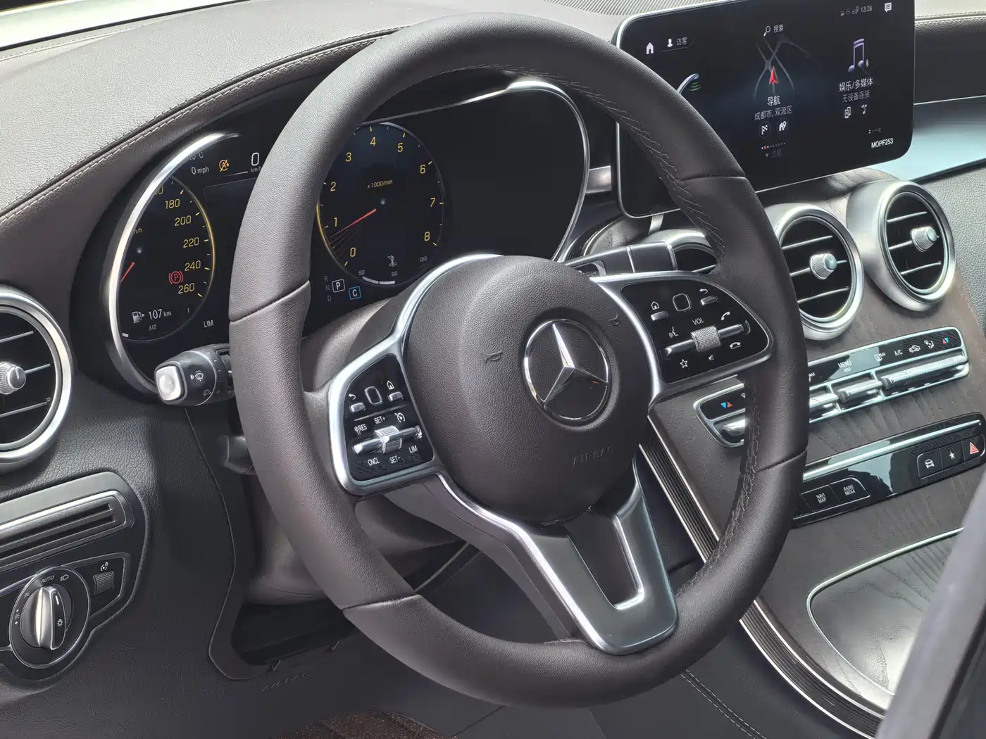 Mercedes-Benz GLC 2021 GLC 260 L 4MATIC Luxury фото 4