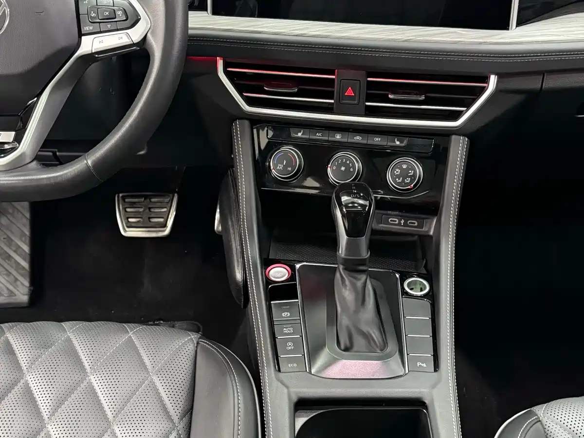 Volkswagen Sagitar 2023 300TSI DSG Surpassing Edition фото 11