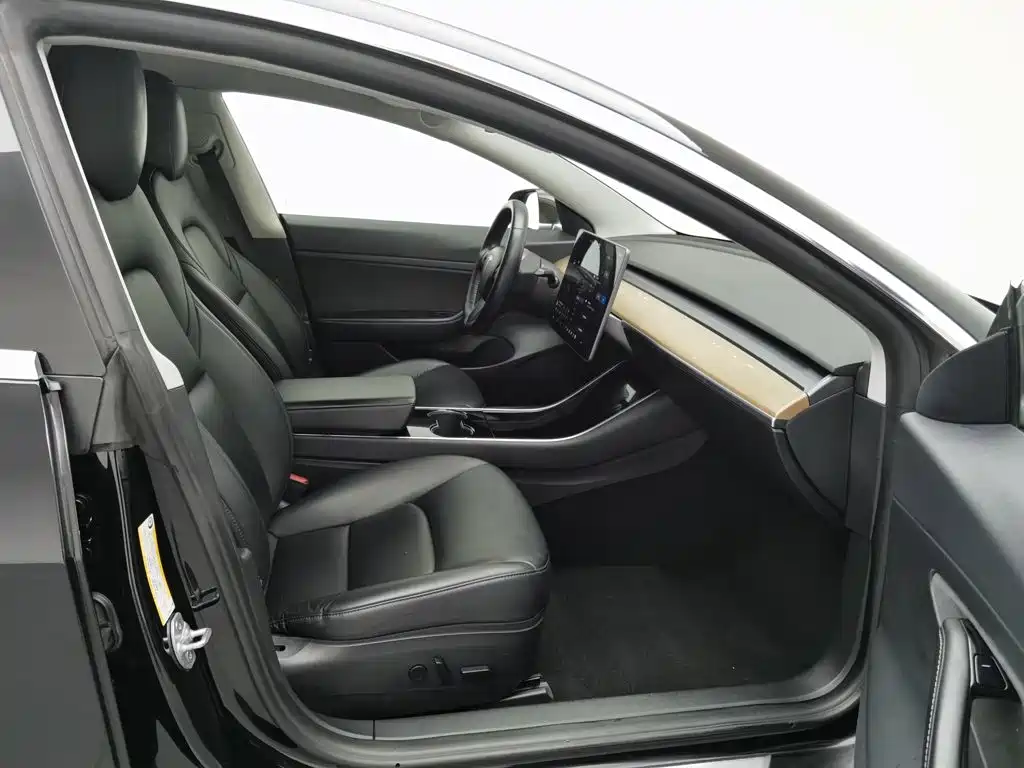 Фото 23 - Tesla Model 3