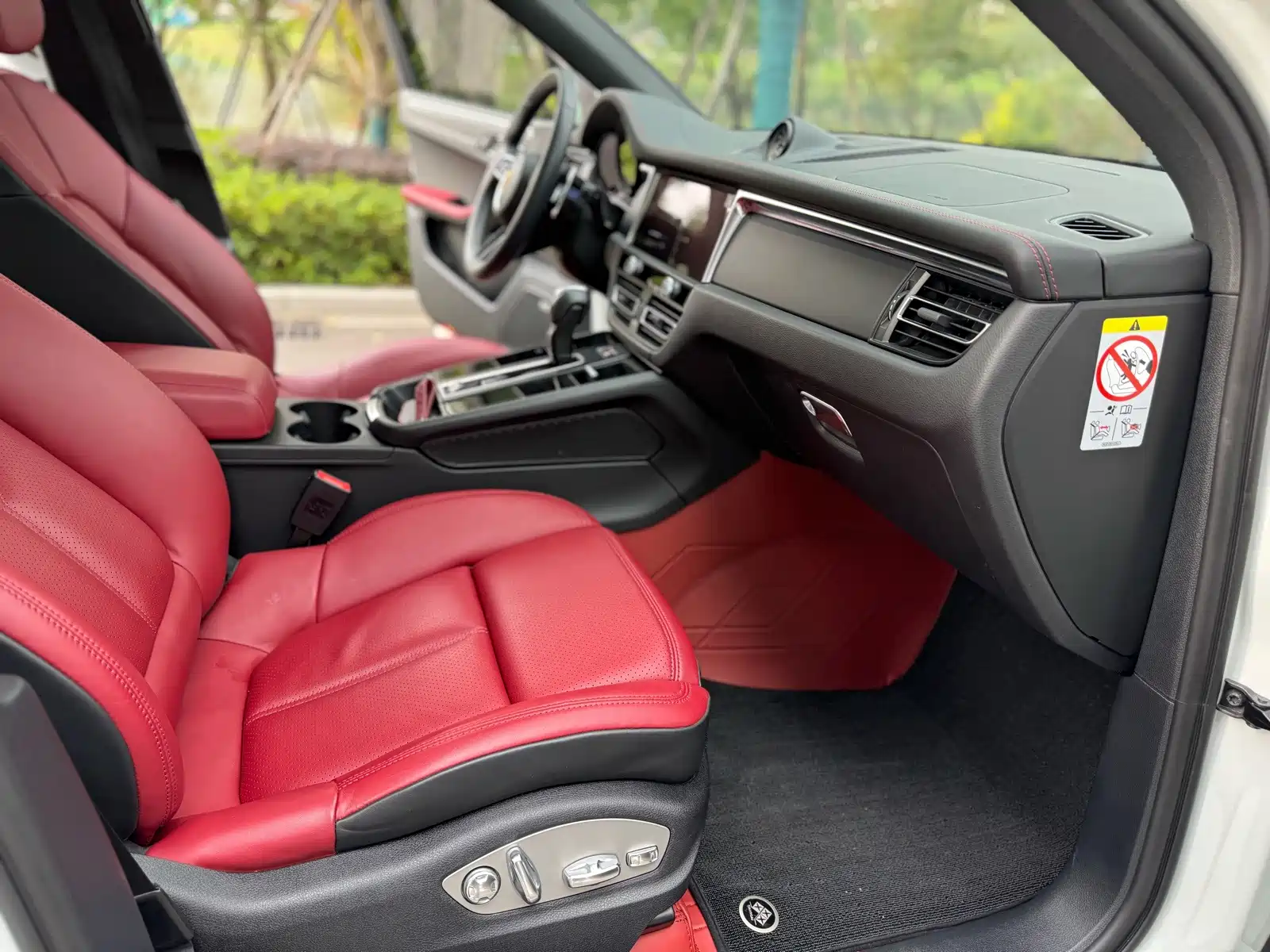 Photo 11 - Porsche Macan