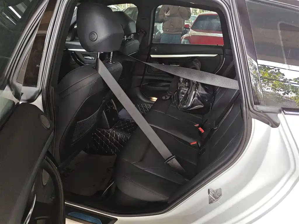 BMW 3 Series GT 2019 320i M Sport Package фото 13