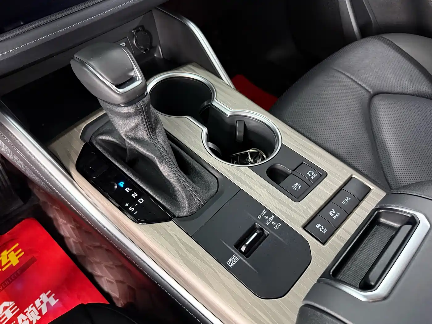 Photo 18 - Toyota Highlander