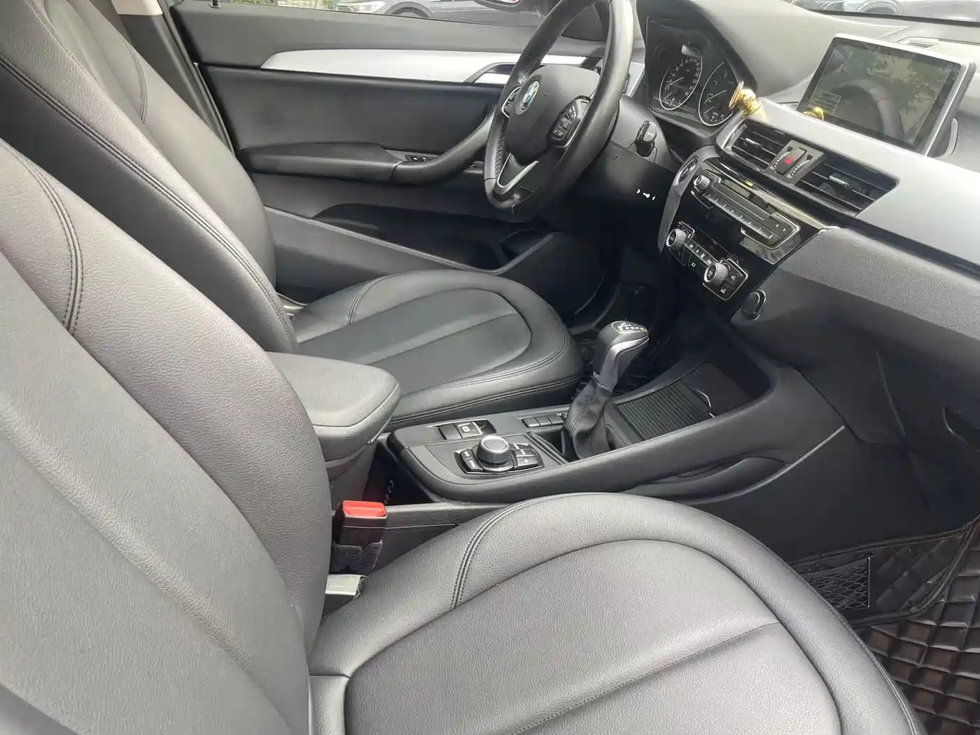 BMW X1 2018 sDrive18Li Premium Model фото 3