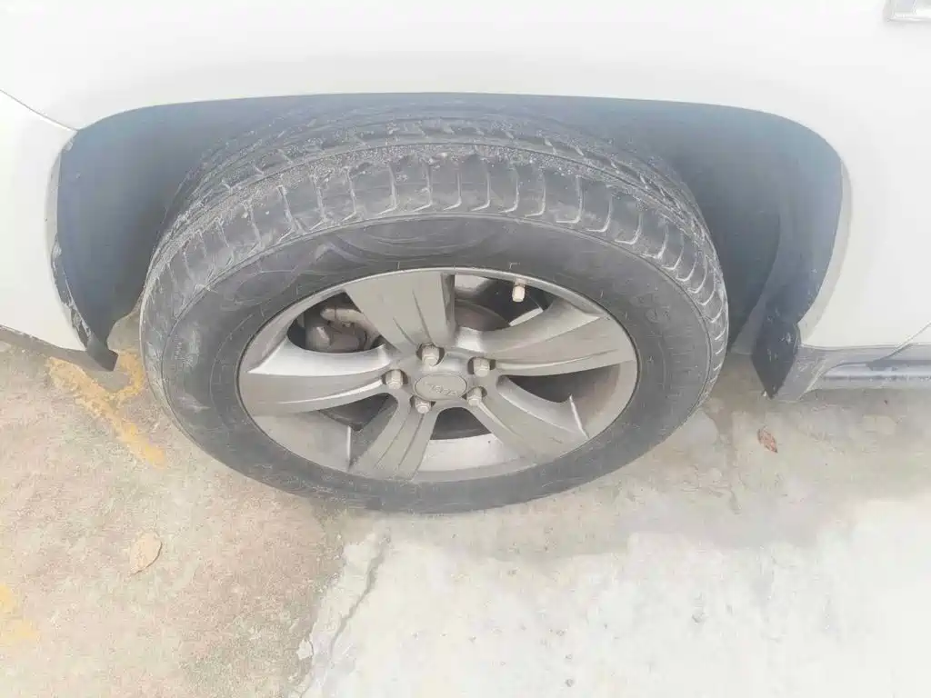 Photo 7 - Jeep Compass (Import)