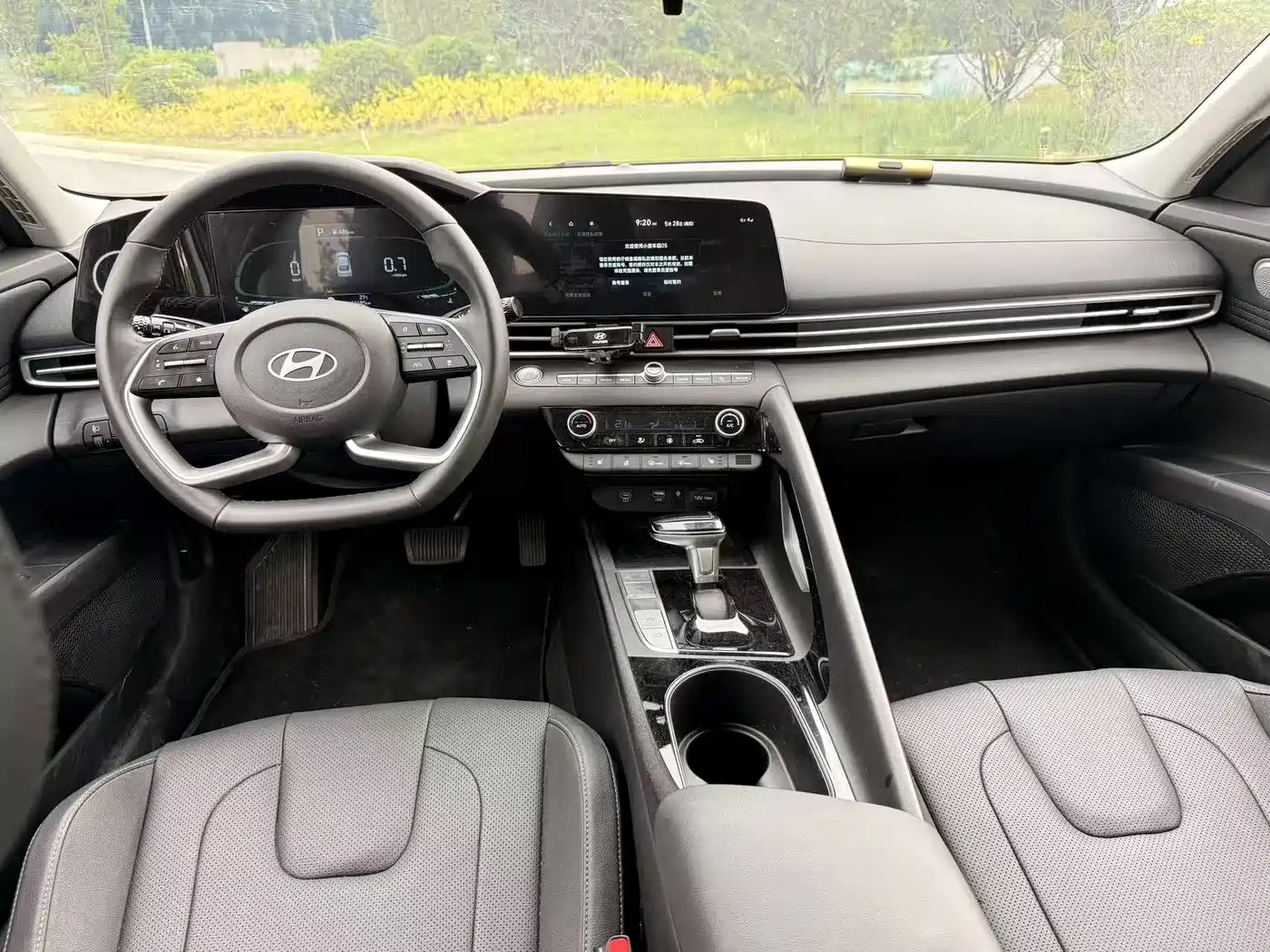 Hyundai Elantra 2023 Model 1.5L CVT LUX Premium Edition фото 4