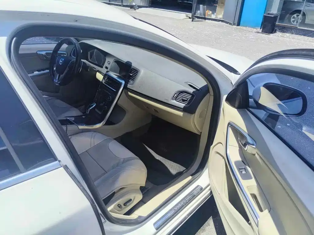 Volvo S60 (Import) 2014 2014 T5 Elegance Edition
