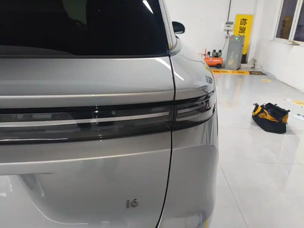 Photo 8 - Li Auto i6