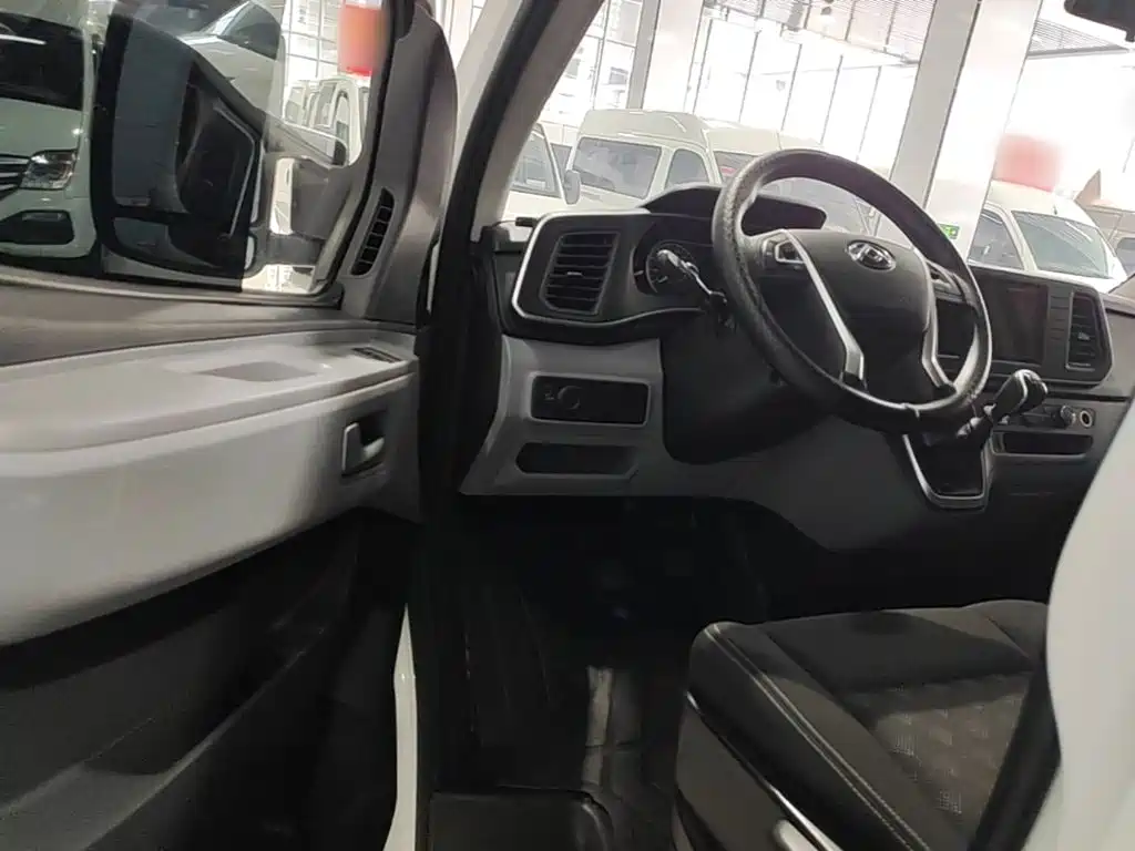 SAIC Maxus Xintu V80 2026 2025 Value Edition Aoyun 2.0T Manual Short Wheelbase Medium Roof 127Ps 5/6-seater