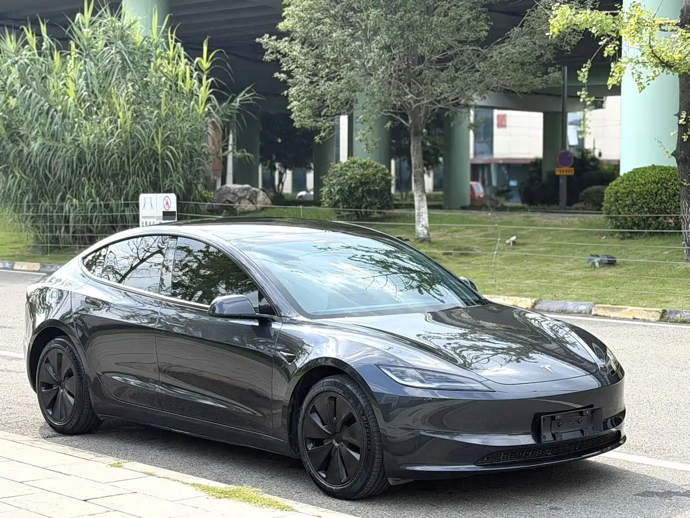 Фото 2 - Tesla Model 3