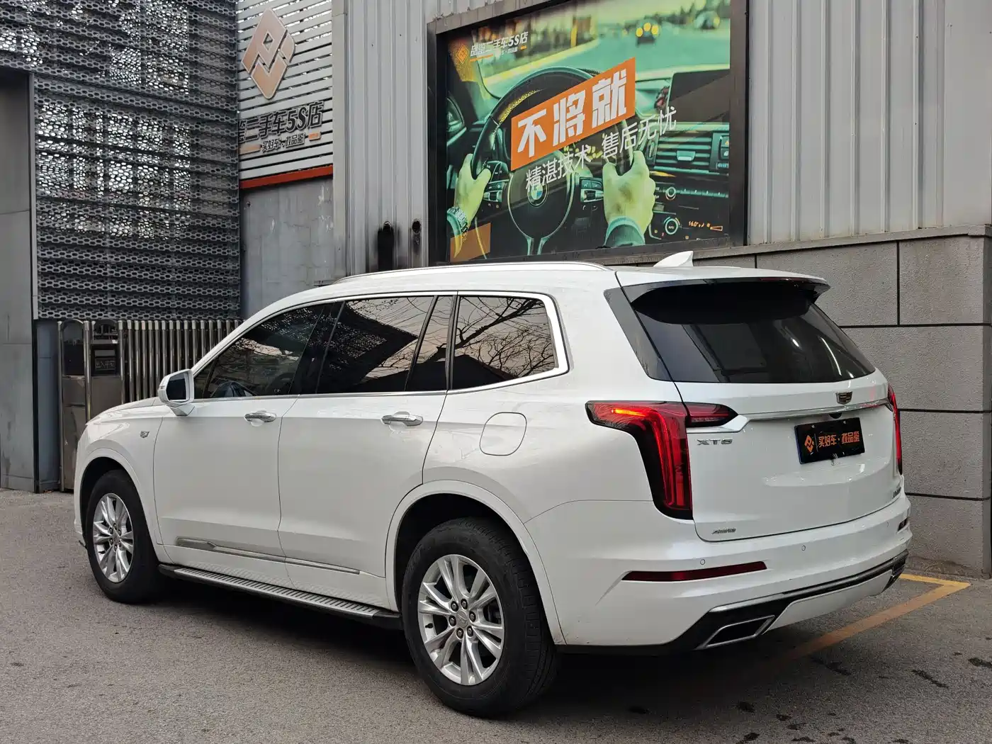 CADILLAC XT6