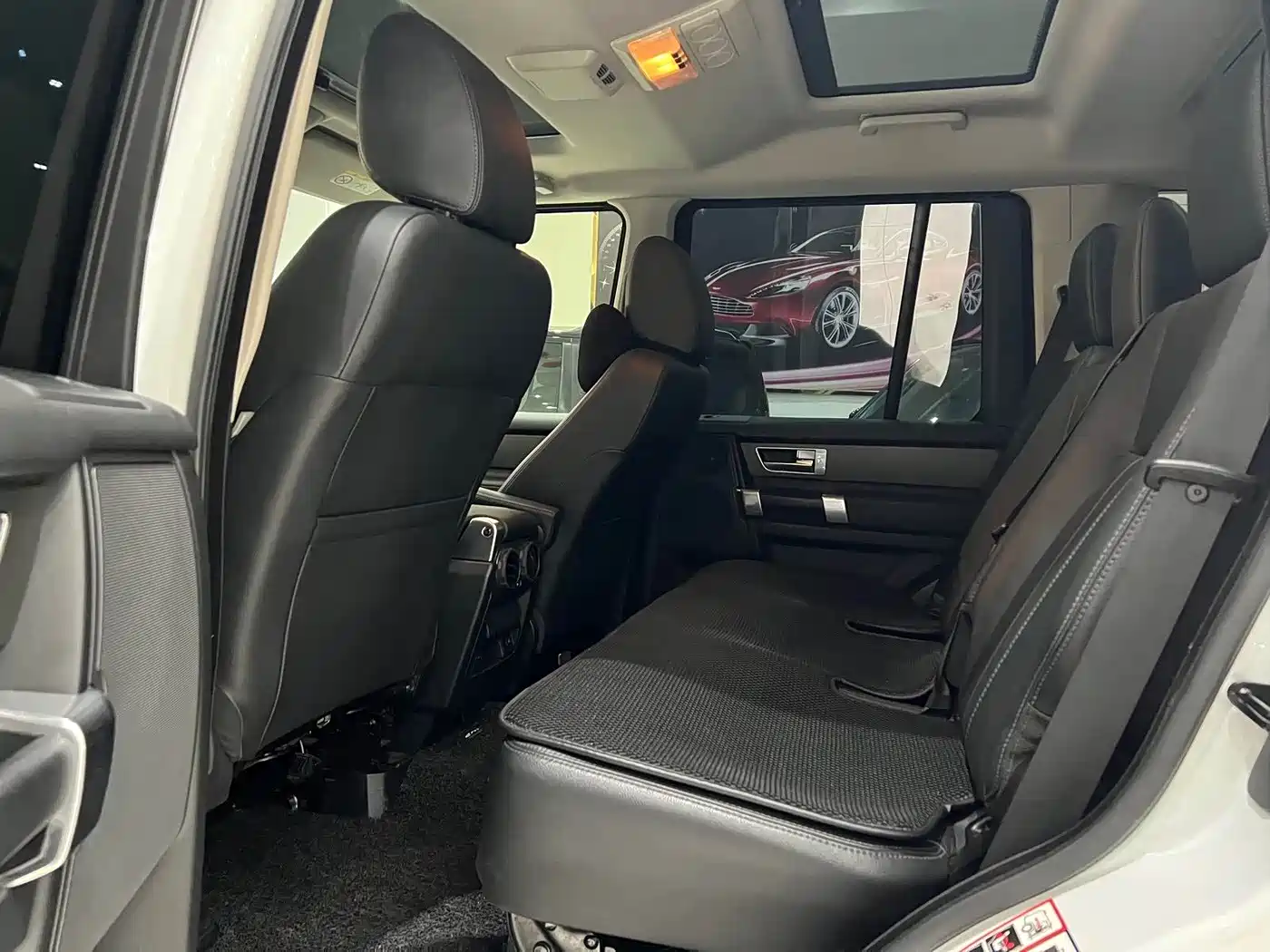 Land Rover Discovery 2016 3.0 SC Black Edition SE фото 9