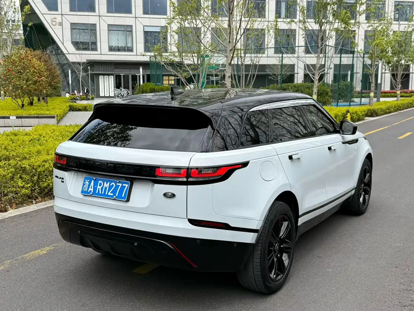 Land Rover Range Rover Velar 2021 P250 Gloss Black Collector's Edition фото 5