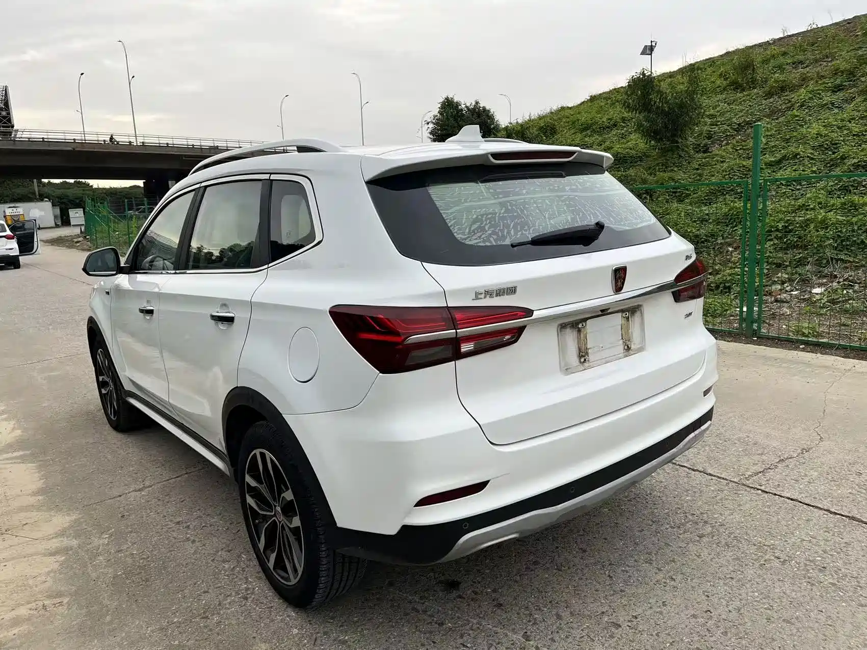 Фото 18 - Roewe RX5