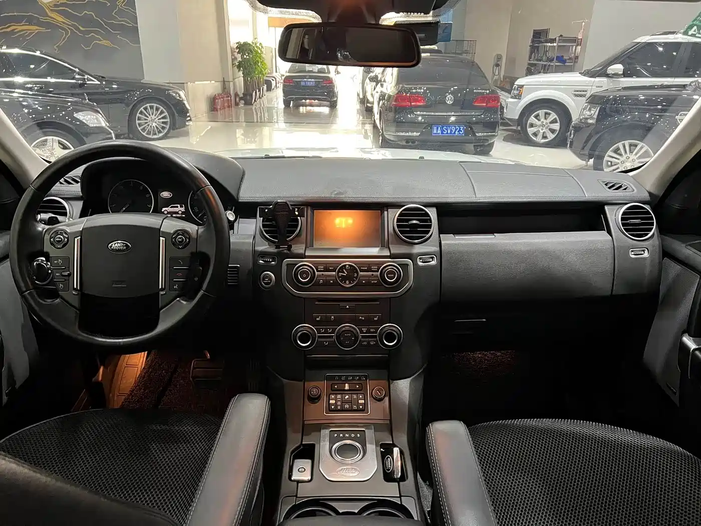 Land Rover Discovery 2016 3.0 SC Black Edition SE фото 13