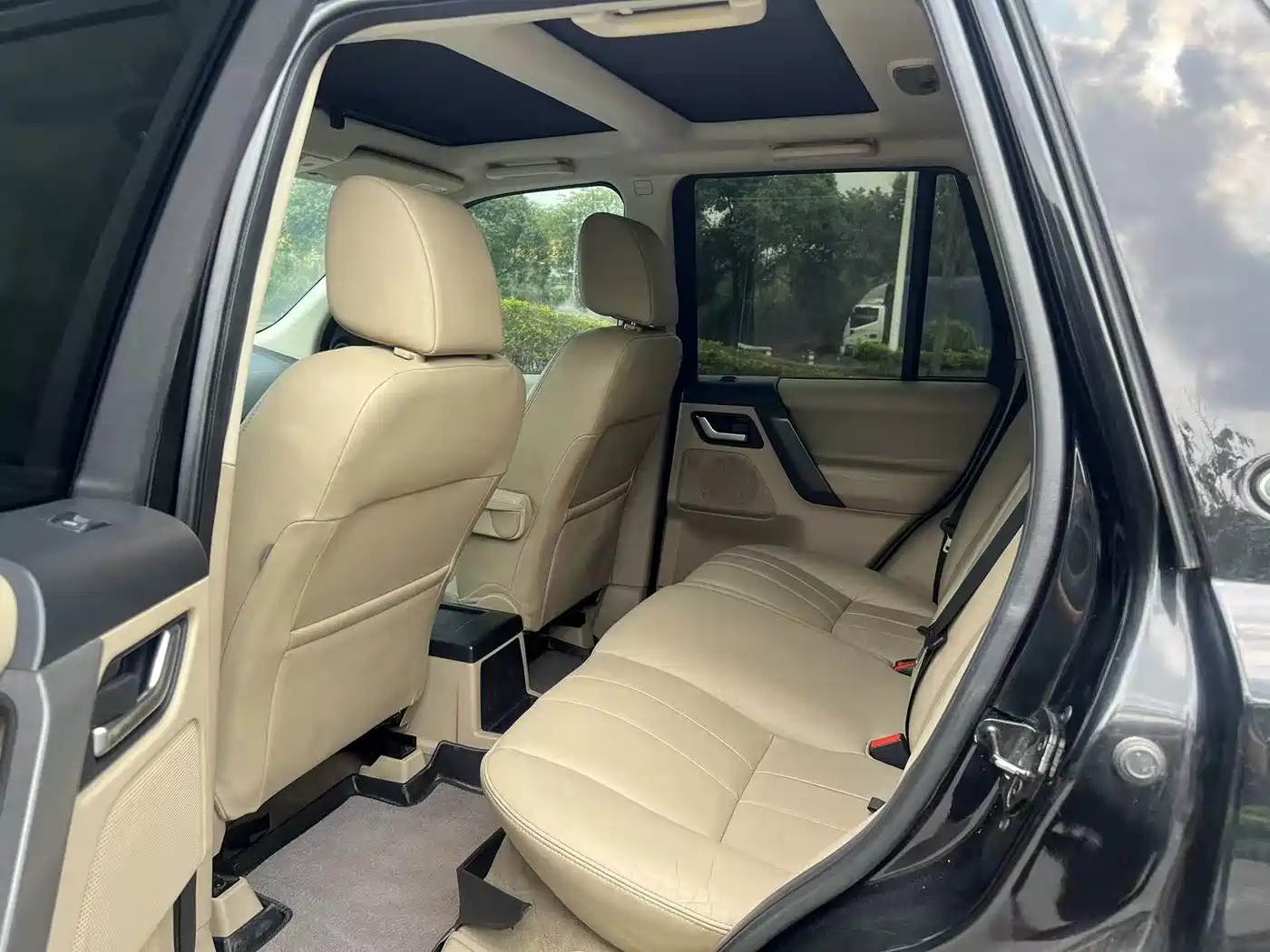Land Rover Freelander 2 2013 2.0T Si4 SE Petrol Version фото 8