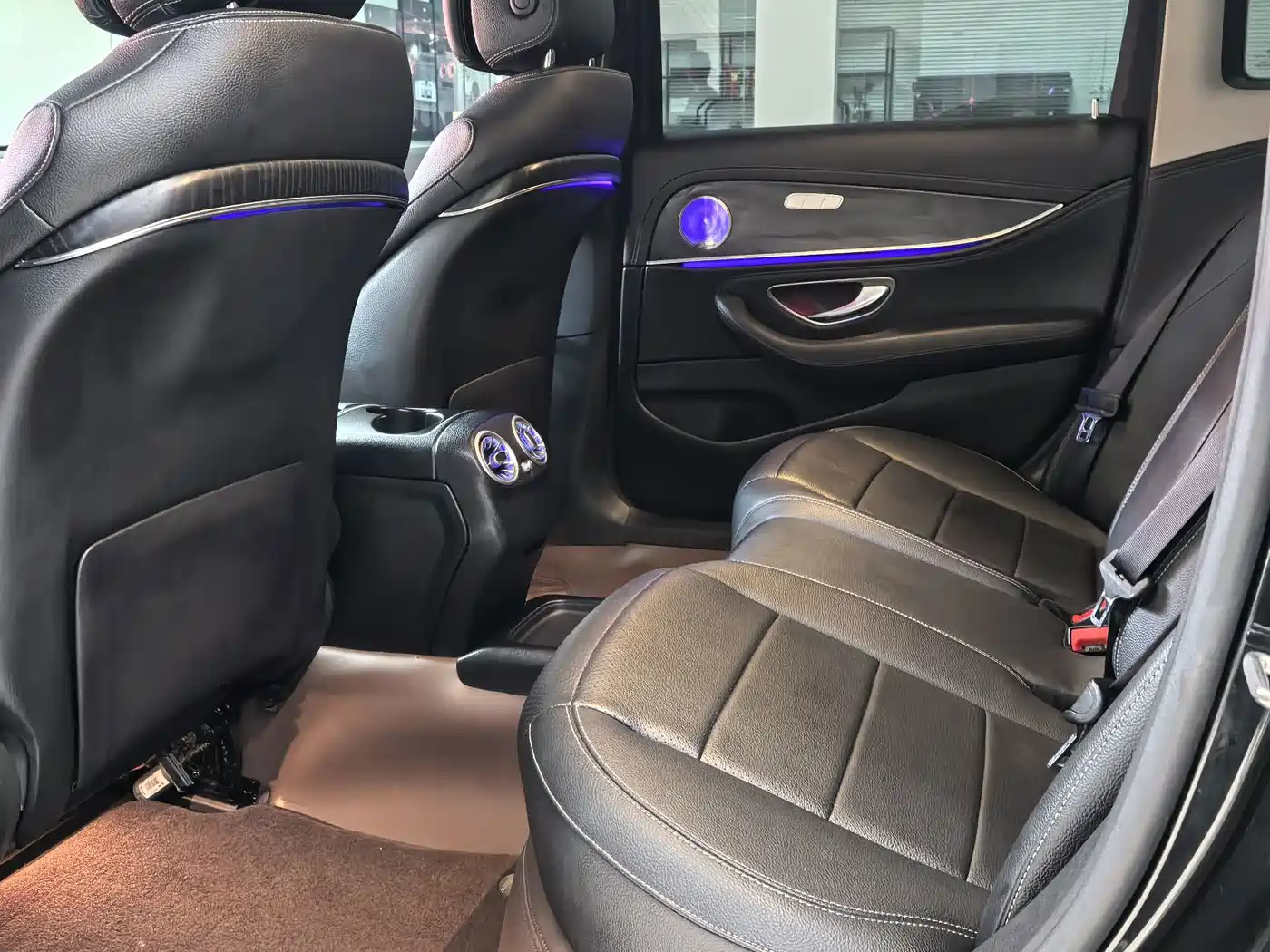 Фото 7 - Mercedes-Benz E-Class