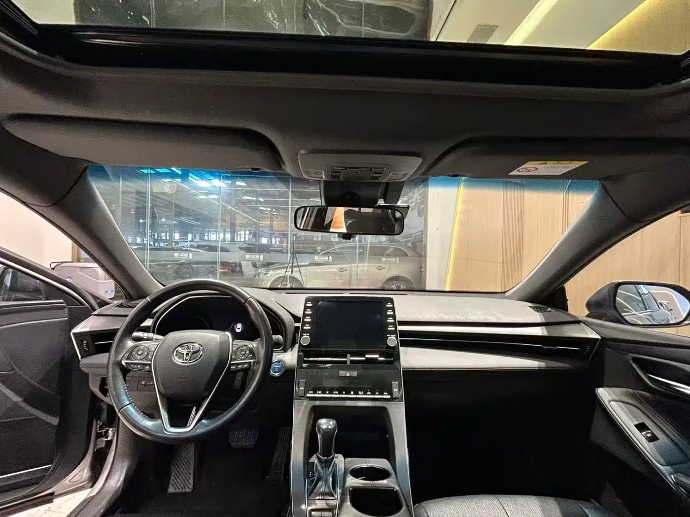 Toyota Avalon 2019 Hybrid 2.5L Luxury Edition China V фото 10