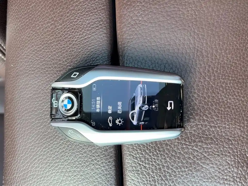 BMW 7 Series 2016 730Li Leading фото 12