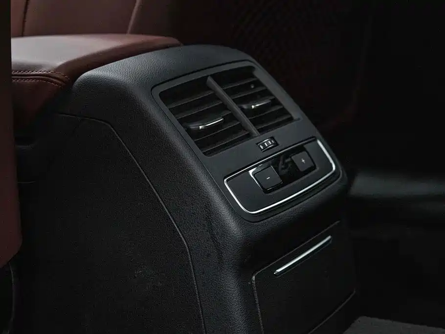 Audi A4L 2025 2 Million Celebration Edition 40 TFSI Luxury Dynamic B&O Starlight Night Edition фото 27