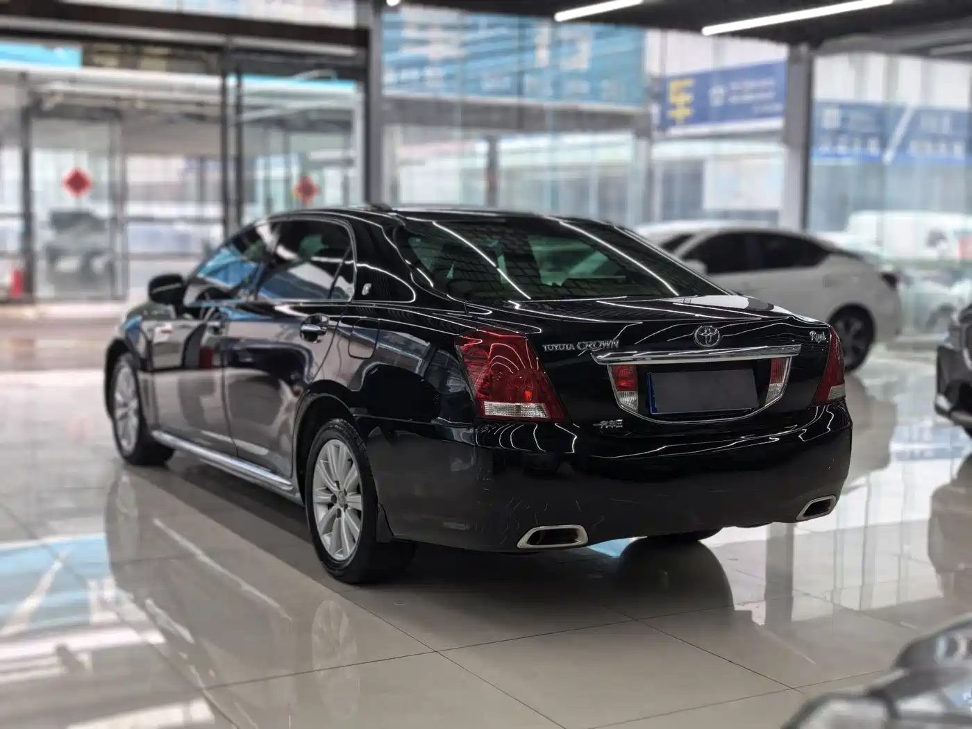 Toyota Crown 2010 2.5L Royal Leather Sunroof Navigation фото 3